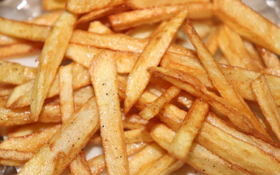 potato chips on white ceramic plate